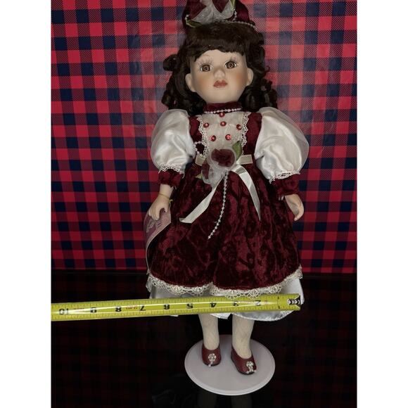 Vintage Porcelain Doll 1995 Sophia on Stand - Picture 12 of 13